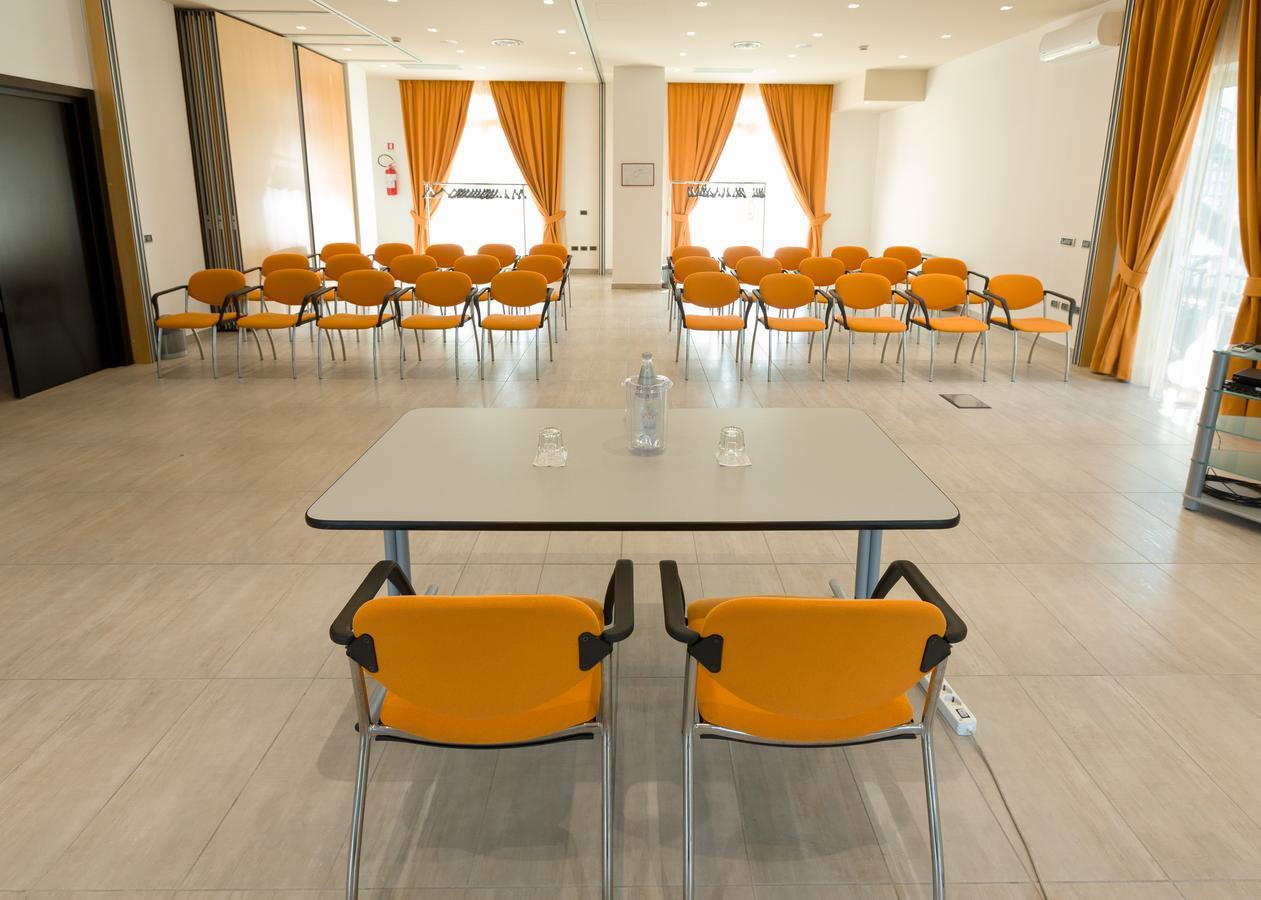 Una Hotels Cesena Nord エクステリア 写真