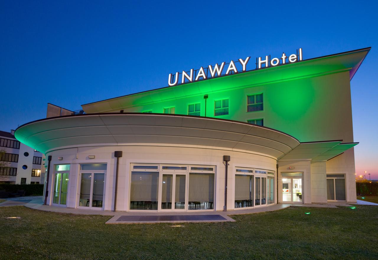 Una Hotels Cesena Nord エクステリア 写真