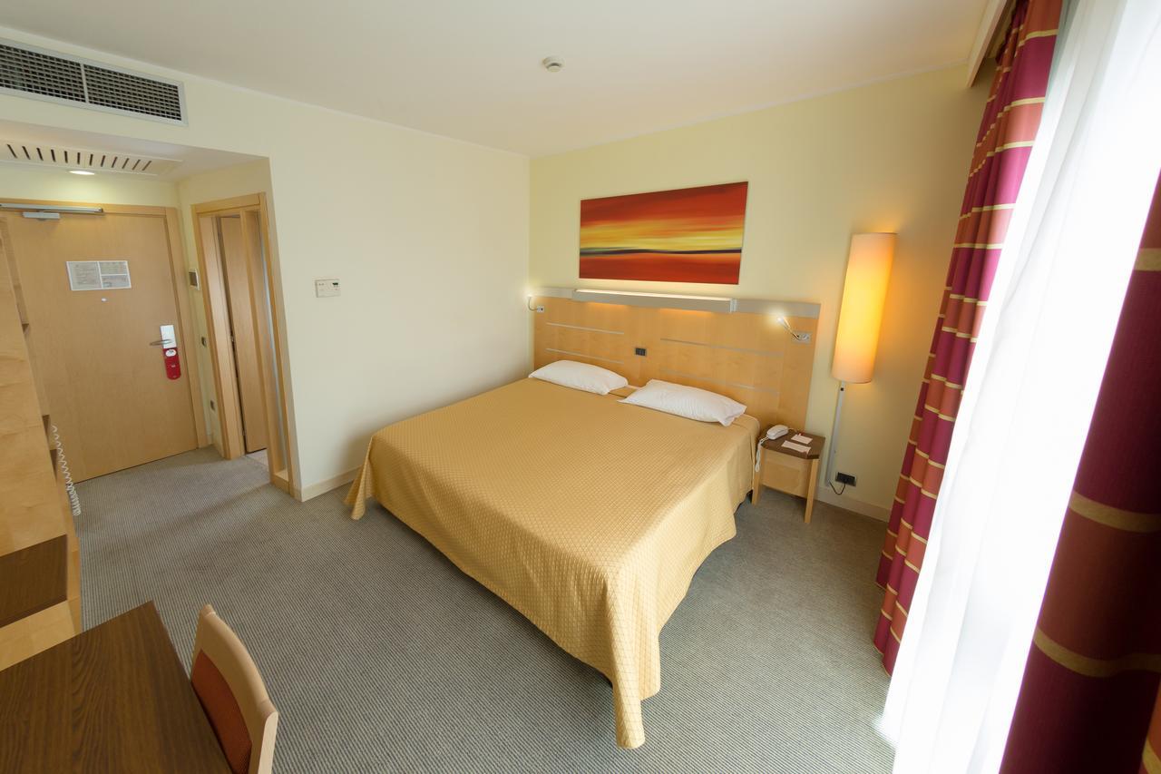 Una Hotels Cesena Nord エクステリア 写真