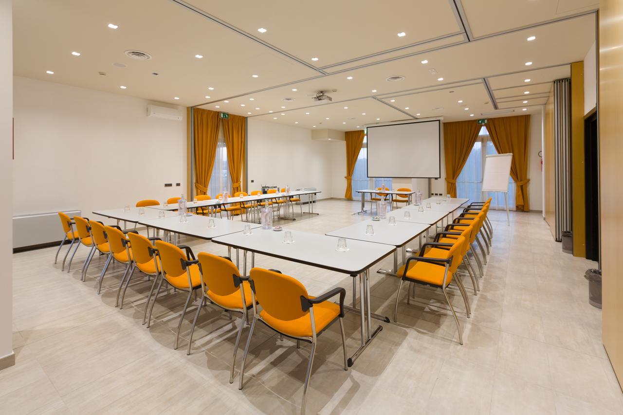 Una Hotels Cesena Nord エクステリア 写真