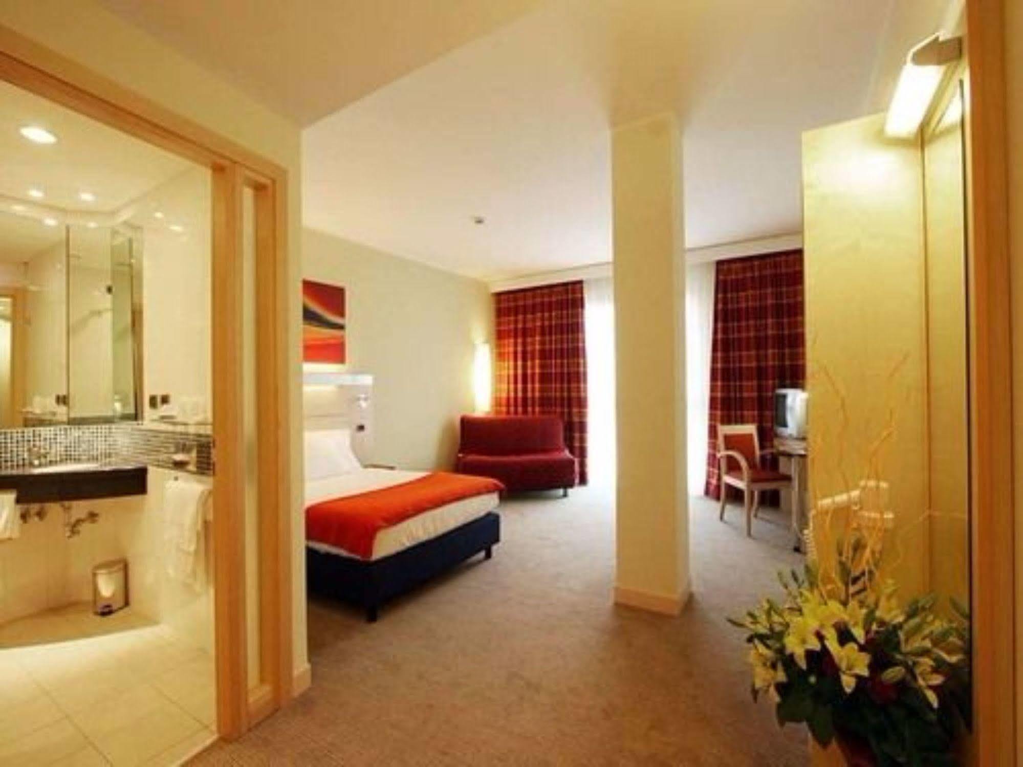 Una Hotels Cesena Nord エクステリア 写真