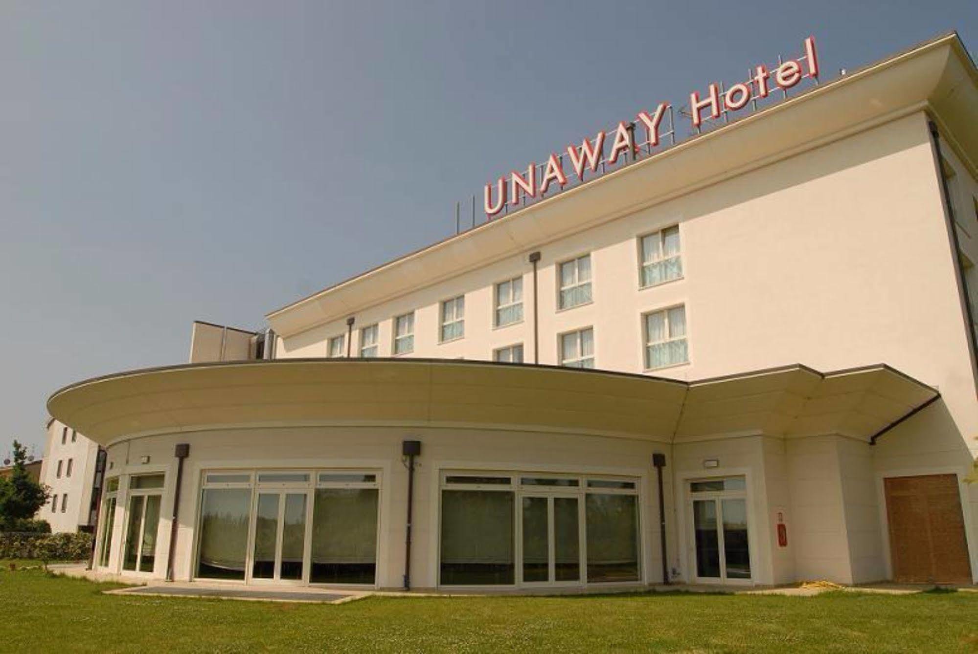 Una Hotels Cesena Nord エクステリア 写真