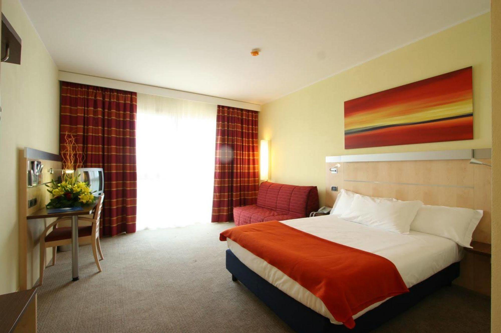 Una Hotels Cesena Nord エクステリア 写真